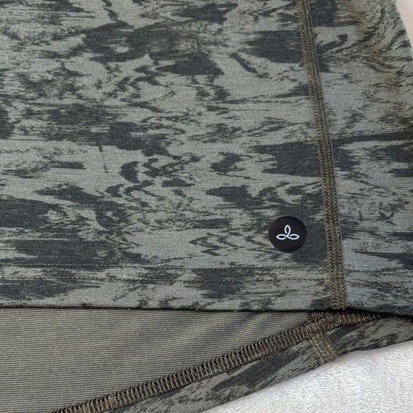 Men's Prana Mission Trails Tank Olive Camouflage Sleeveless Shirt - Picture 7 of 10